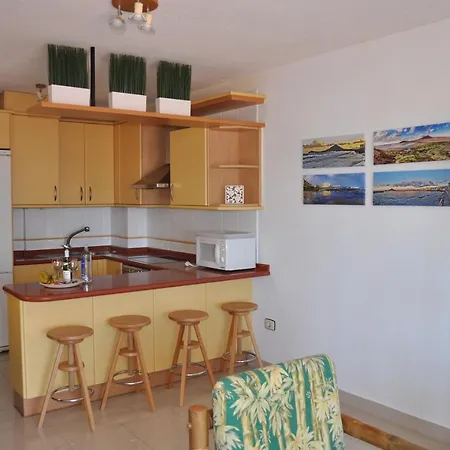 Excelente Apartamento アパート *